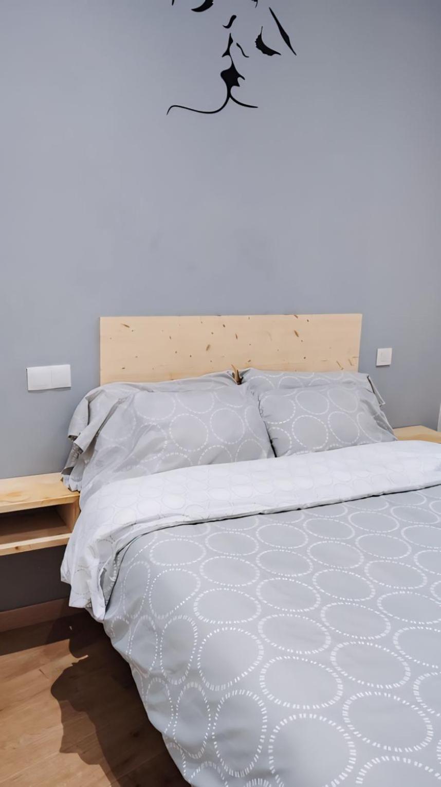 Centrico Apartamento Con Patio Madrid Kültér fotó