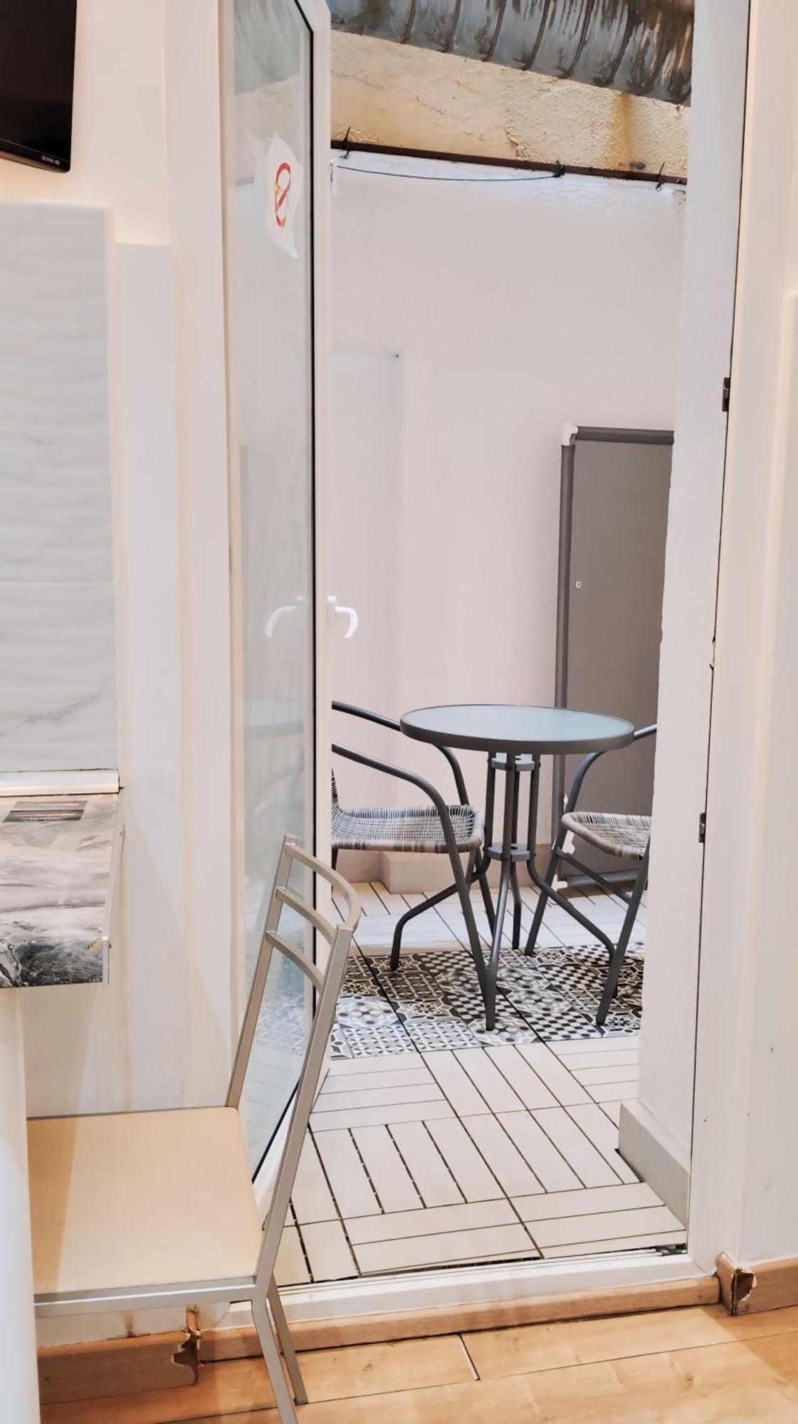 Centrico Apartamento Con Patio Madrid Kültér fotó